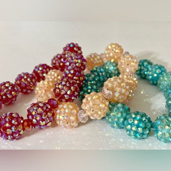 Beautiful beaded stretch bracelet - Picture 2 of 3